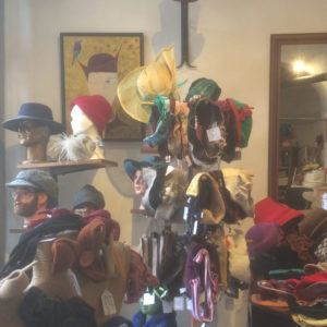 Atelier-boutique La forêt des chapeaux à Saoû, Drôme