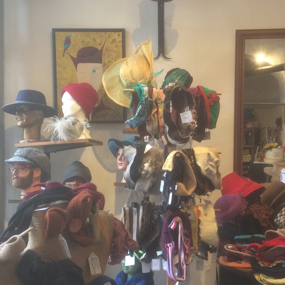 Atelier-boutique La forêt des chapeaux à Saoû, Drôme