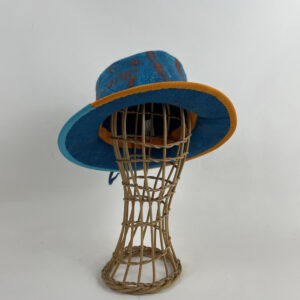 Chapeau pointu en feutre nuno turquoise et orange