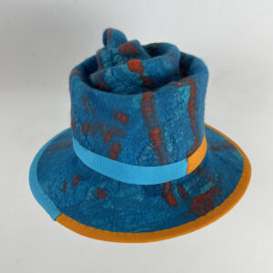 Chapeau pointu en feutre nuno turquoise et orange