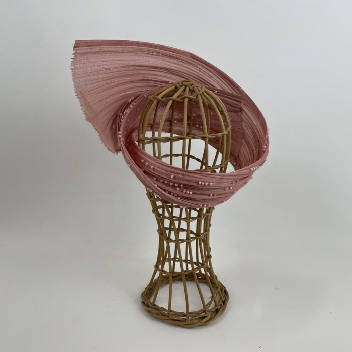 Bandeau en fibre de buntal perlé rose