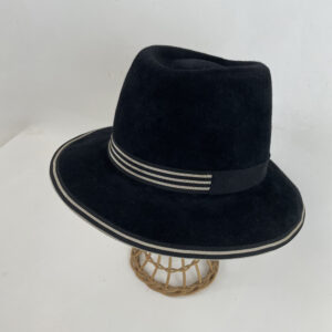Chapeau trilby noir en feutre taupé