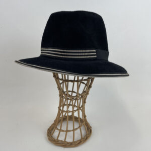 Chapeau trilby noir en feutre taupé