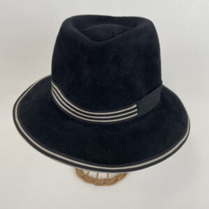 Chapeau trilby noir en feutre taupé