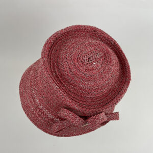 Chapeau cloche en gallon de rafia rouge