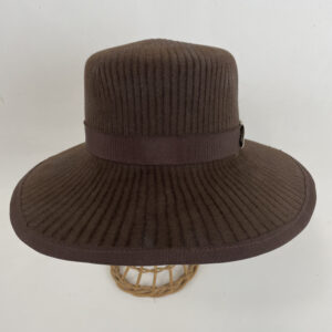 Chapeau marron en feutre zephir (lapin finition striée)