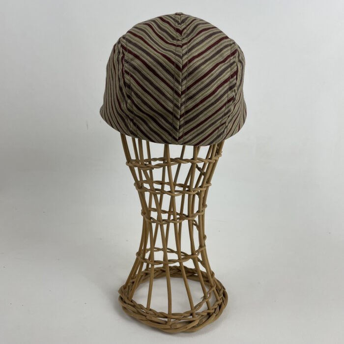 Casquette plate en coton rayé beige et bordeaux