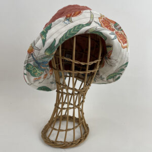 Chapeau en coton au bord pointu