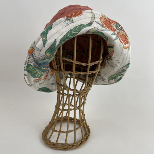 Chapeau en coton au bord pointu