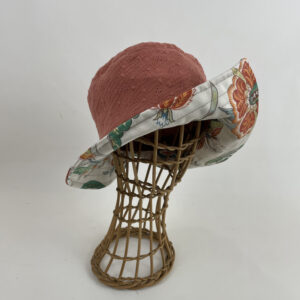 Chapeau en coton au bord pointu