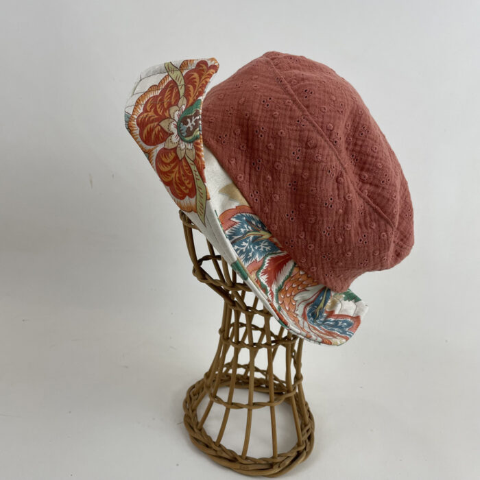 Chapeau en coton au bord pointu