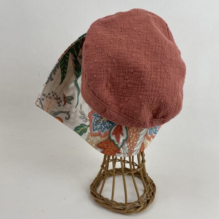 Chapeau en coton au bord pointu