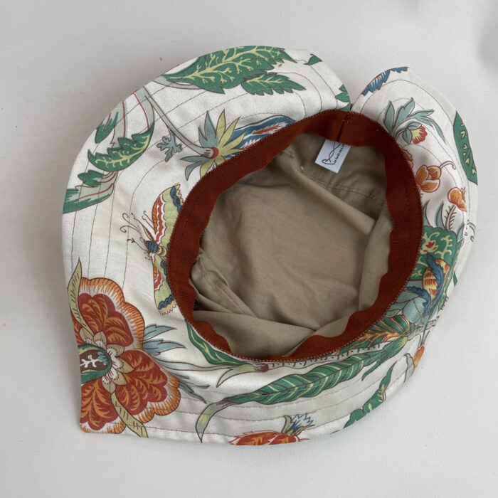 Chapeau en coton au bord pointu