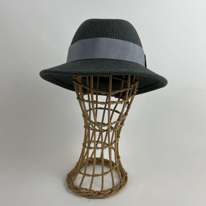 Chapeau en feutre de laine imprimé gris et noir