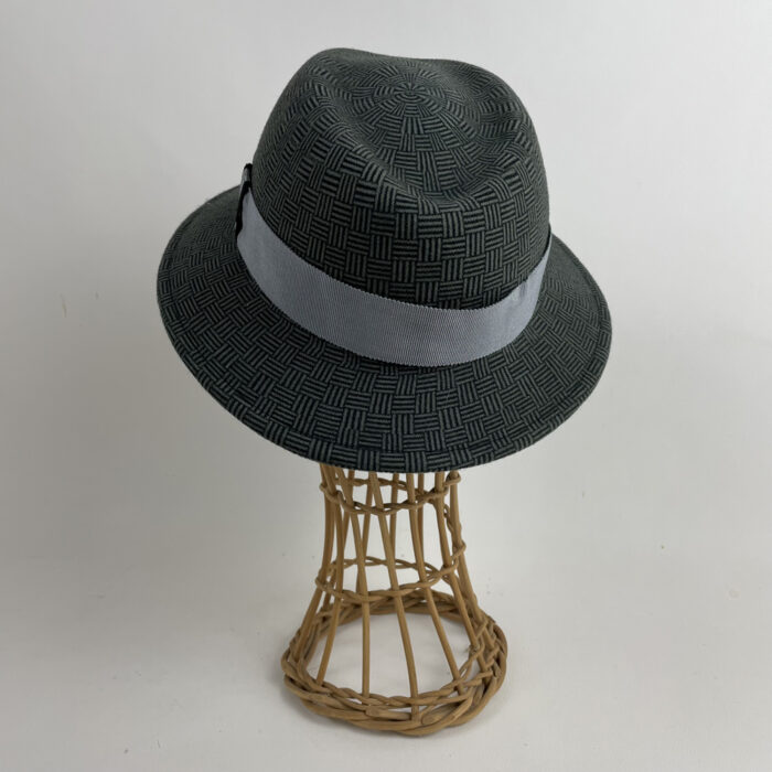Chapeau en feutre de laine imprimé gris et noir