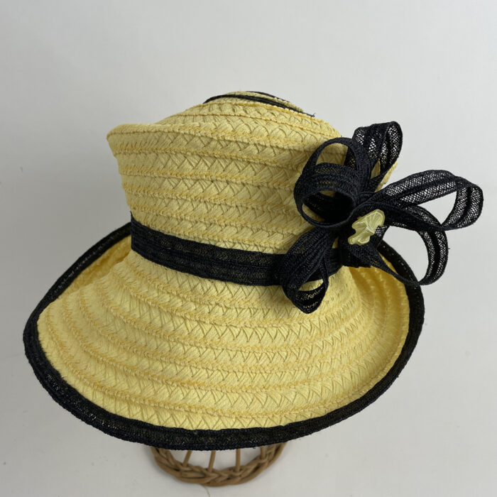 Chapeau jaune et noir en gallon de paille ancienne et sisal