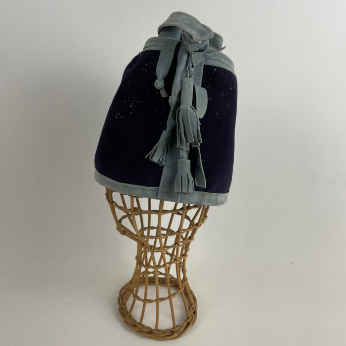 Chapeau sac en feutre taupé bleu marine et cuir bleu gris