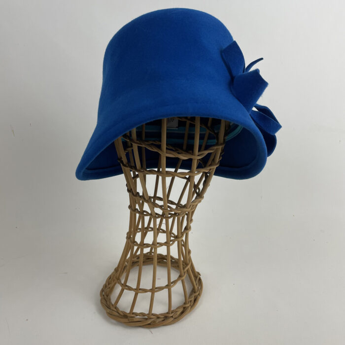 Cloche en feutre de laine bleu roi