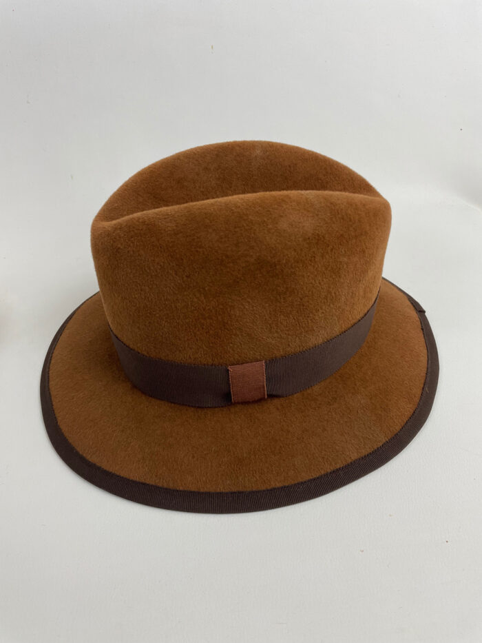 Fedora en feutre taupé (lapin finition velours) marron noisette