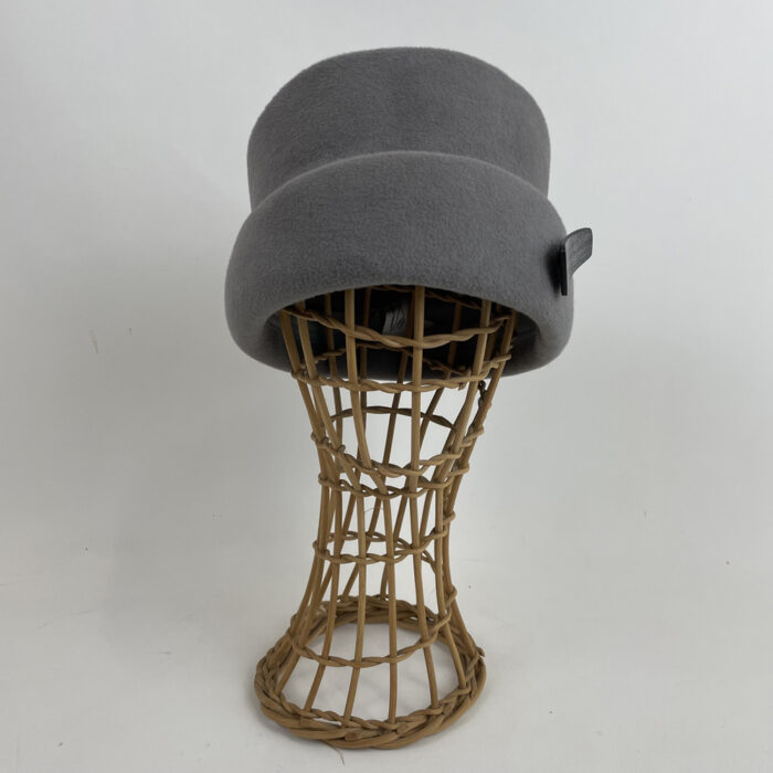 Bonnet toque en feutre taupé gris souris