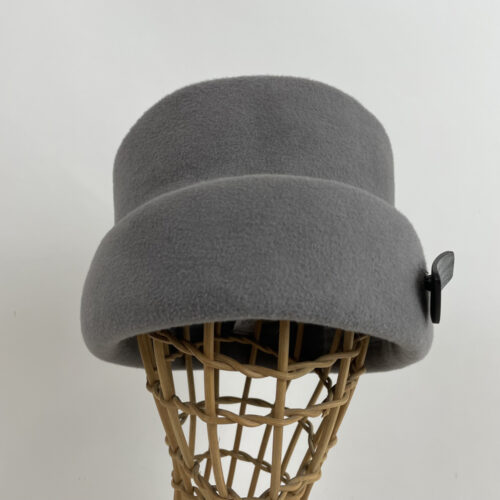Bonnet toque en feutre taupé gris souris