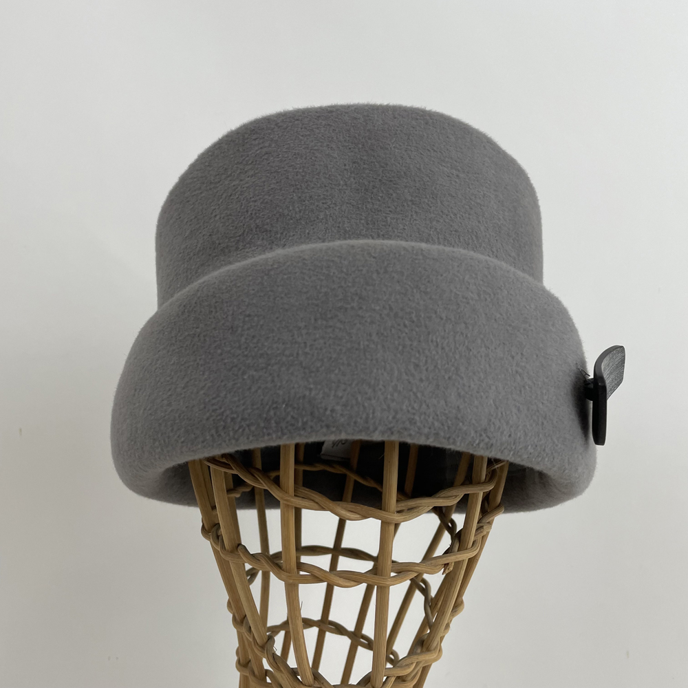 Bonnet toque en feutre taupé gris souris