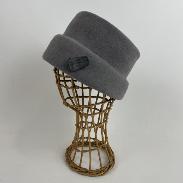 Bonnet toque en feutre taupé gris souris