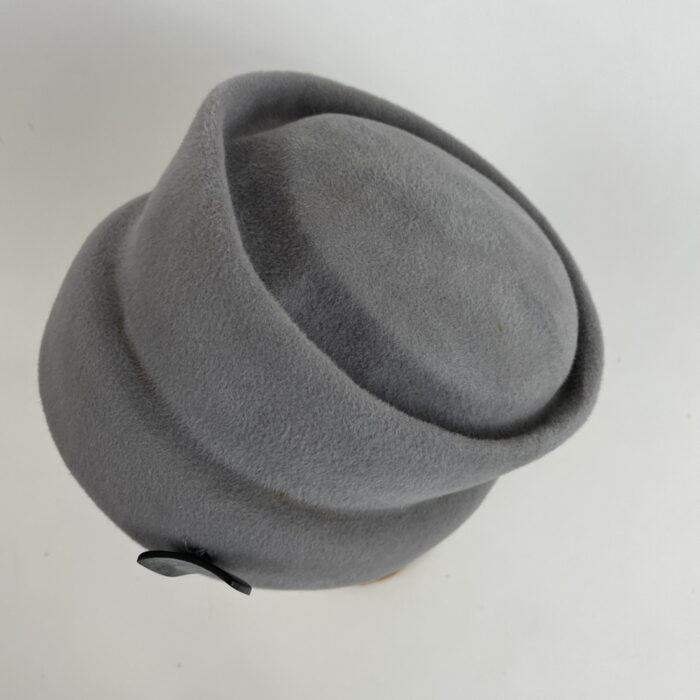 Bonnet toque en feutre taupé gris souris