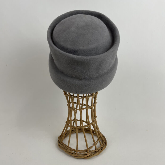 Bonnet toque en feutre taupé gris souris