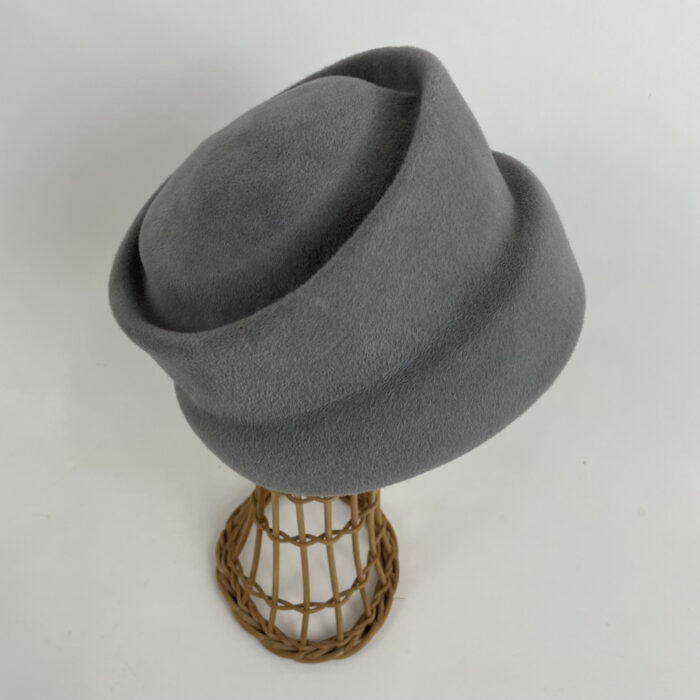 Bonnet toque en feutre taupé gris souris