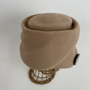 Toque turban en feutre taupé beige