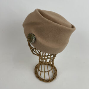 Toque turban en feutre taupé beige