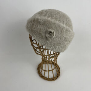 Bonnet en feutre flamand (lapin finition poils étirés) beige écru.