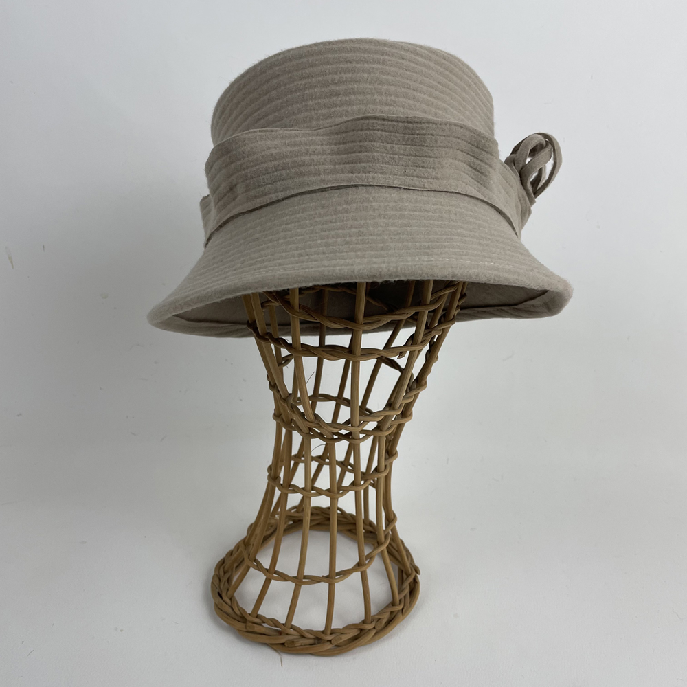 Cloche écrue en feutre zephir