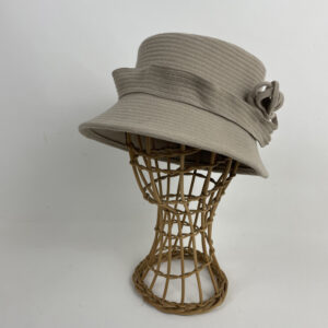 Cloche écrue en feutre zephir