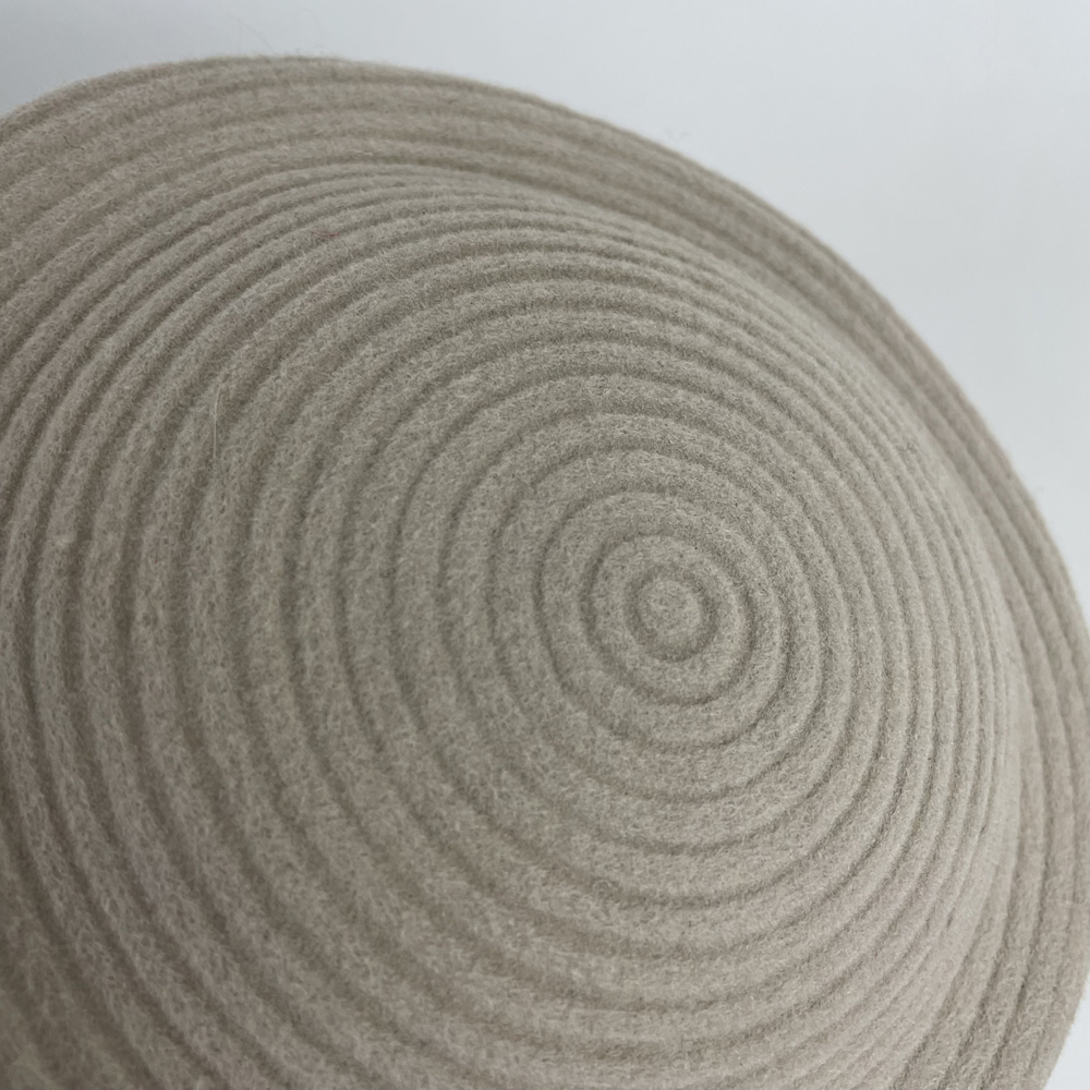 Cloche écrue en feutre zephir