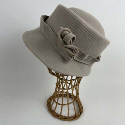 Cloche écrue en feutre zephir