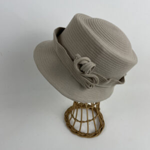 Cloche écrue en feutre zephir