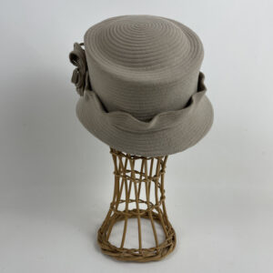 Cloche écrue en feutre zephir