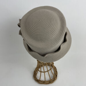 Cloche écrue en feutre zephir