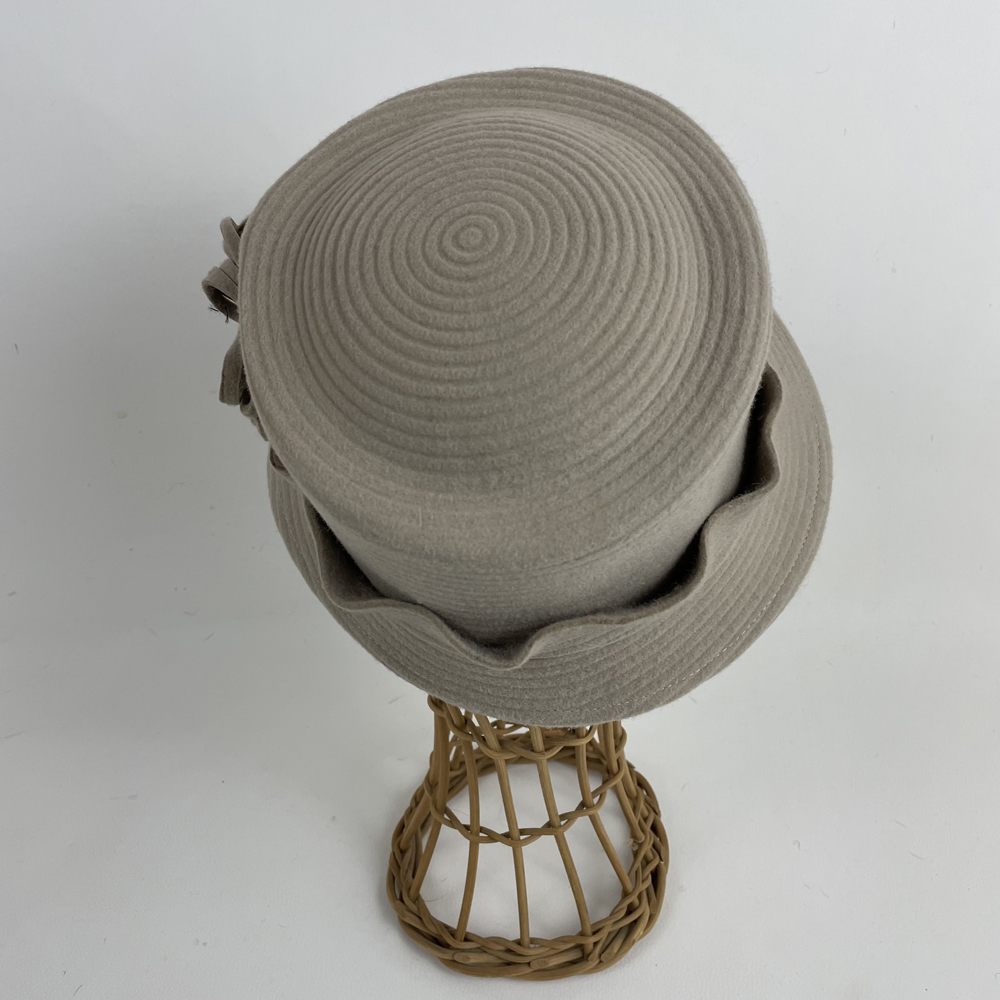 Cloche écrue en feutre zephir