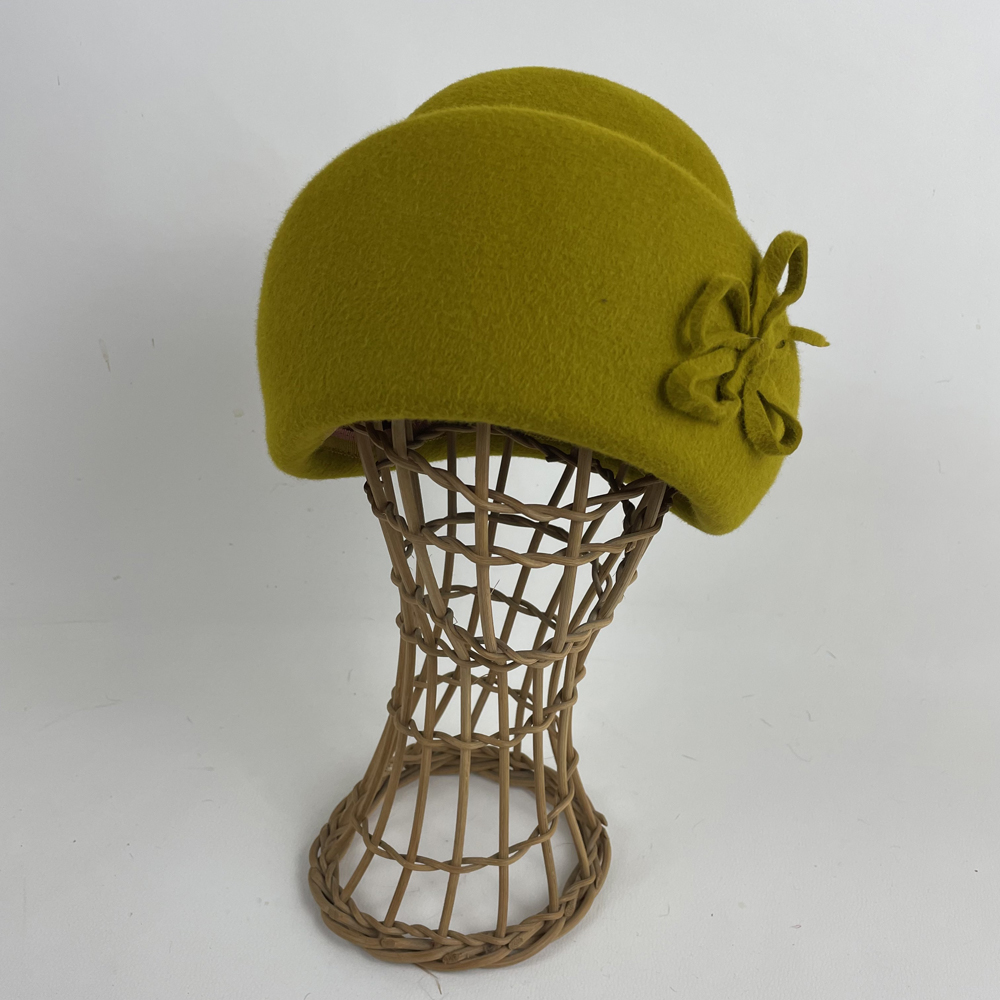 Bonnet en feutre taupé moutarde