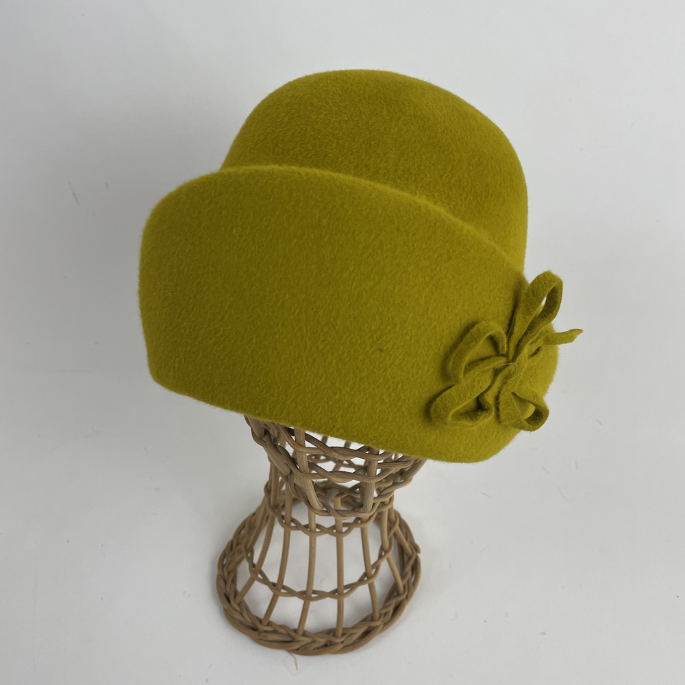 Bonnet en feutre taupé moutarde