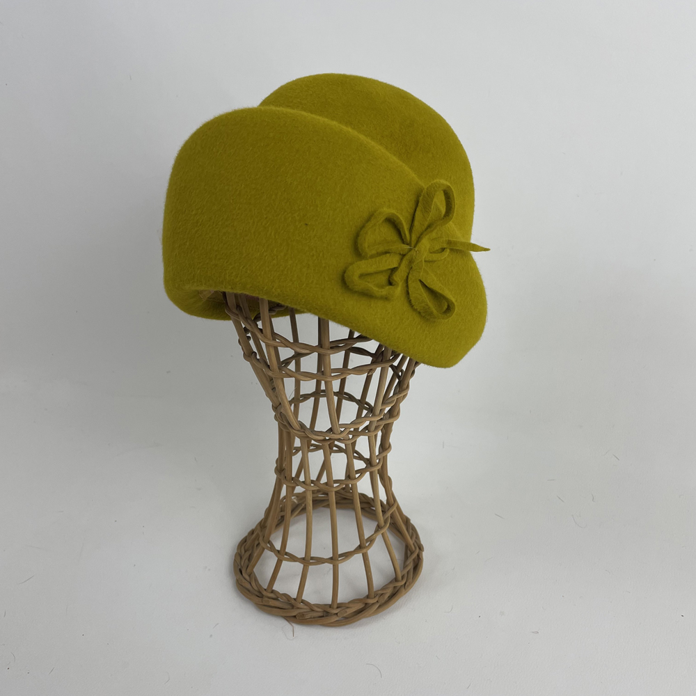 Bonnet en feutre taupé moutarde