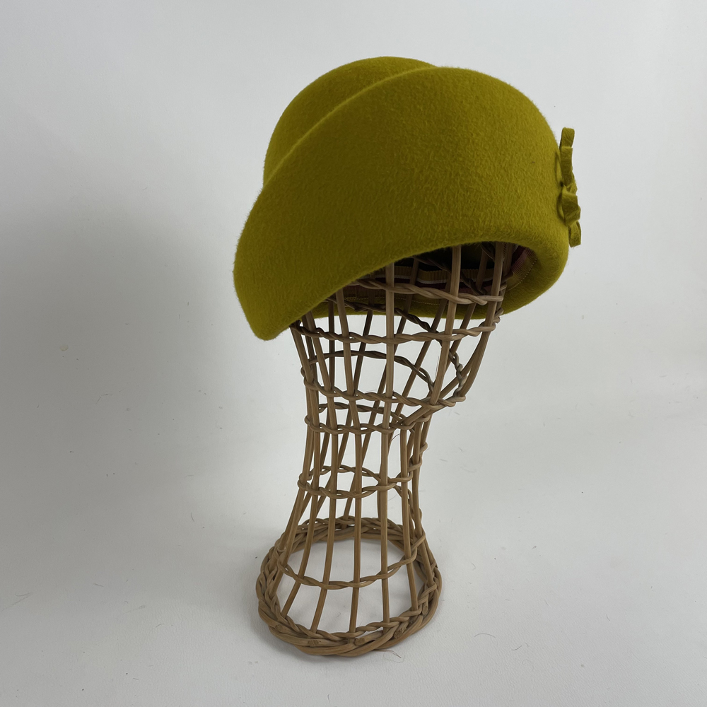 Bonnet en feutre taupé moutarde