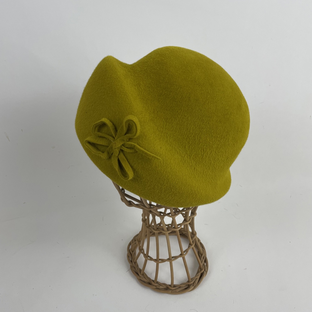 Bonnet en feutre taupé moutarde