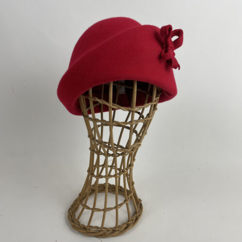 Bonnet en feutre de laine rouge