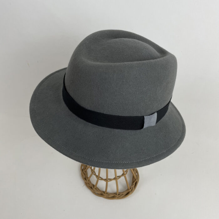 Chapeau en feutre de laine bicolore gris et noir