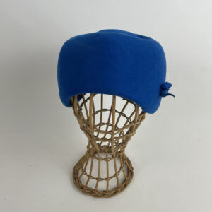 Bonnet en feutre de laine bleu roi