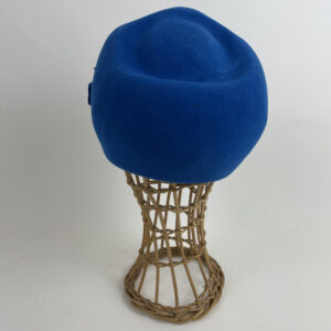 Bonnet en feutre de laine bleu roi